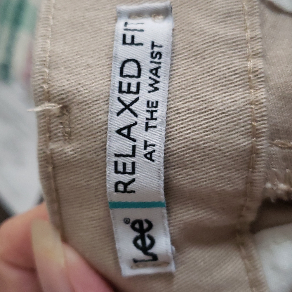 HOST PICK. Women's Lee Relaxed Fit Jeans Size 6 Petite - Picture 3 of 4